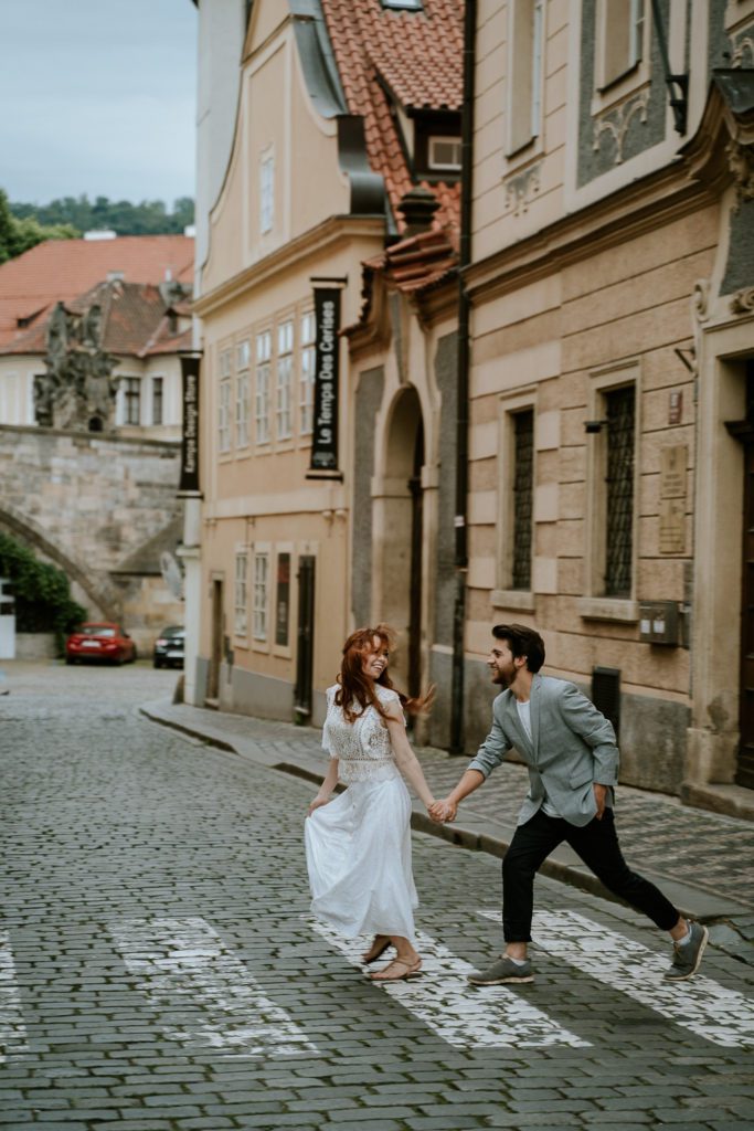 Vacation, photoshoot in Prague, couple photosession, Photographer in Prague, couple running, candid poses