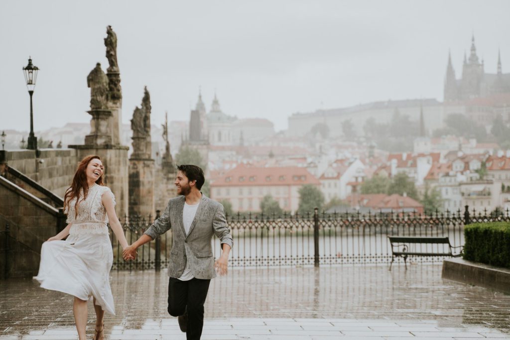 Vacation, photoshoot in Prague, couple photosession, Photographer in Prague, candid photo, couple running in the rain