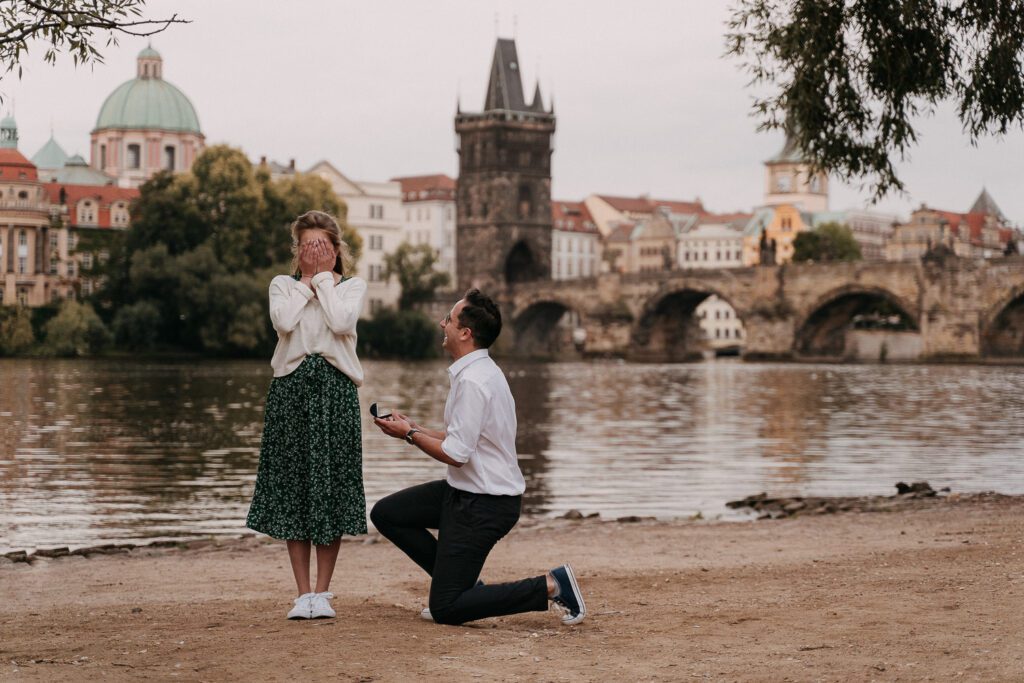 Suprise proposal photoshoot, engagement photoshoot prague, prague photographer, photographer in prague, vacation photoshoot