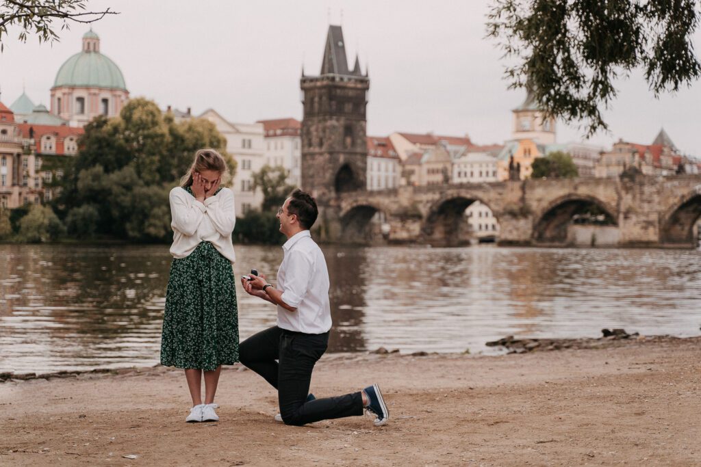 Suprise proposal photoshoot, engagement photoshoot prague, prague photographer, photographer in prague, vacation photoshoot