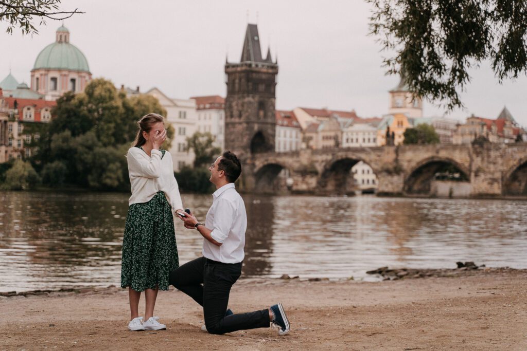 Suprise proposal photoshoot, engagement photoshoot prague, prague photographer, photographer in prague, vacation photoshoot