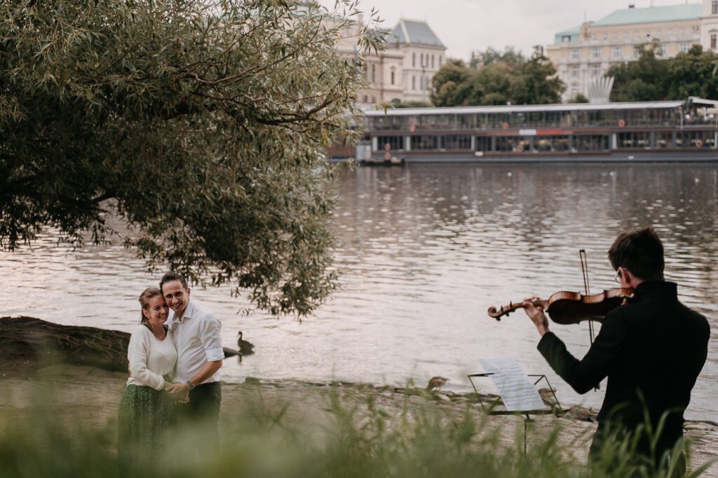 Suprise proposal photoshoot, engagement photoshoot prague, prague photographer, photographer in prague, vacation photoshoot