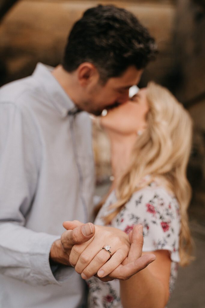 pre weddin shoot in prague, wedding photographer prague, charles bridge, couple photoshoot prague, engagement photoshoot prague