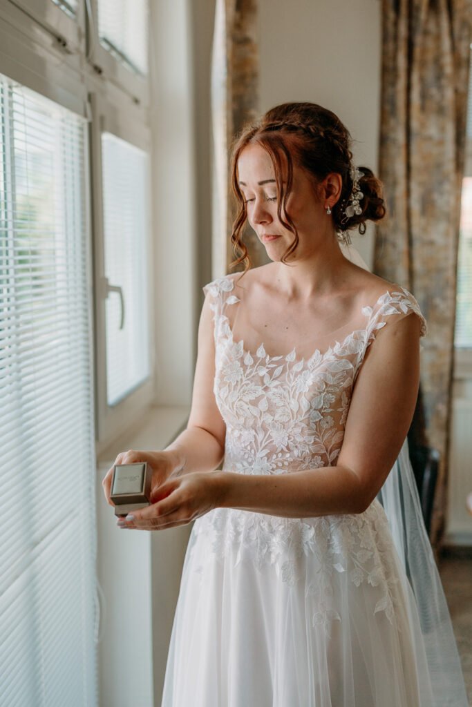 Wedding in Mikulov, Wedding in moravia, photographer moravia, wedding photographer czech republic, wedding in czechia, elopement, engagement, czech wedding photographer, bride preparation photo ideas, bride portrait