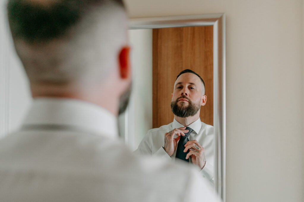 groom photo ideas, Wedding in Mikulov, Wedding in moravia, photographer moravia, wedding photographer czech republic, wedding in czechia, elopement, engagement, czech wedding photographer