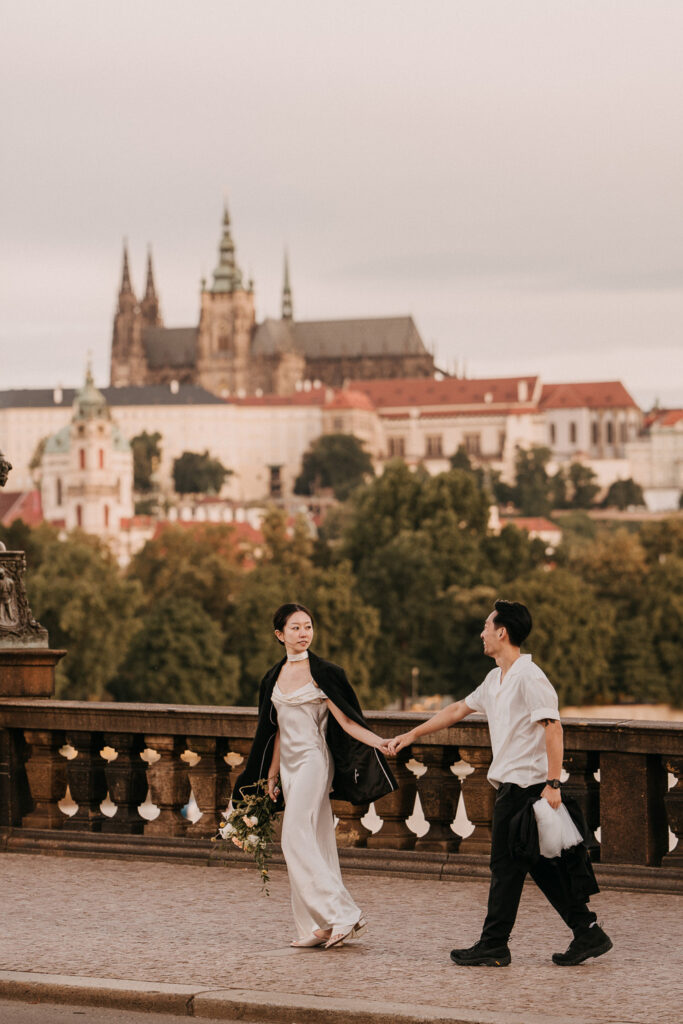 Honeymoon photoshoot, prewedding photoshoot, Avvagraphy, couple photosession prague, photographe rin prague