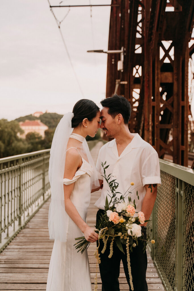 Honeymoon photoshoot, prewedding photoshoot, Avvagraphy, couple photosession prague, photographe rin prague