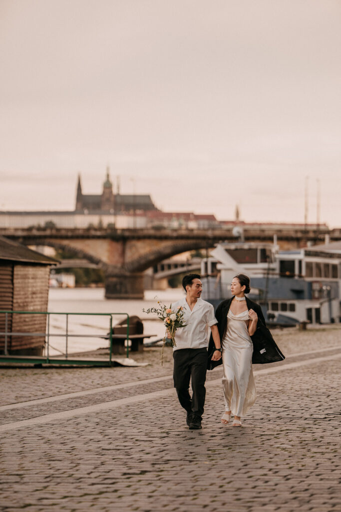 Honeymoon photoshoot, prewedding photoshoot, Avvagraphy, couple photosession prague, photographe rin prague