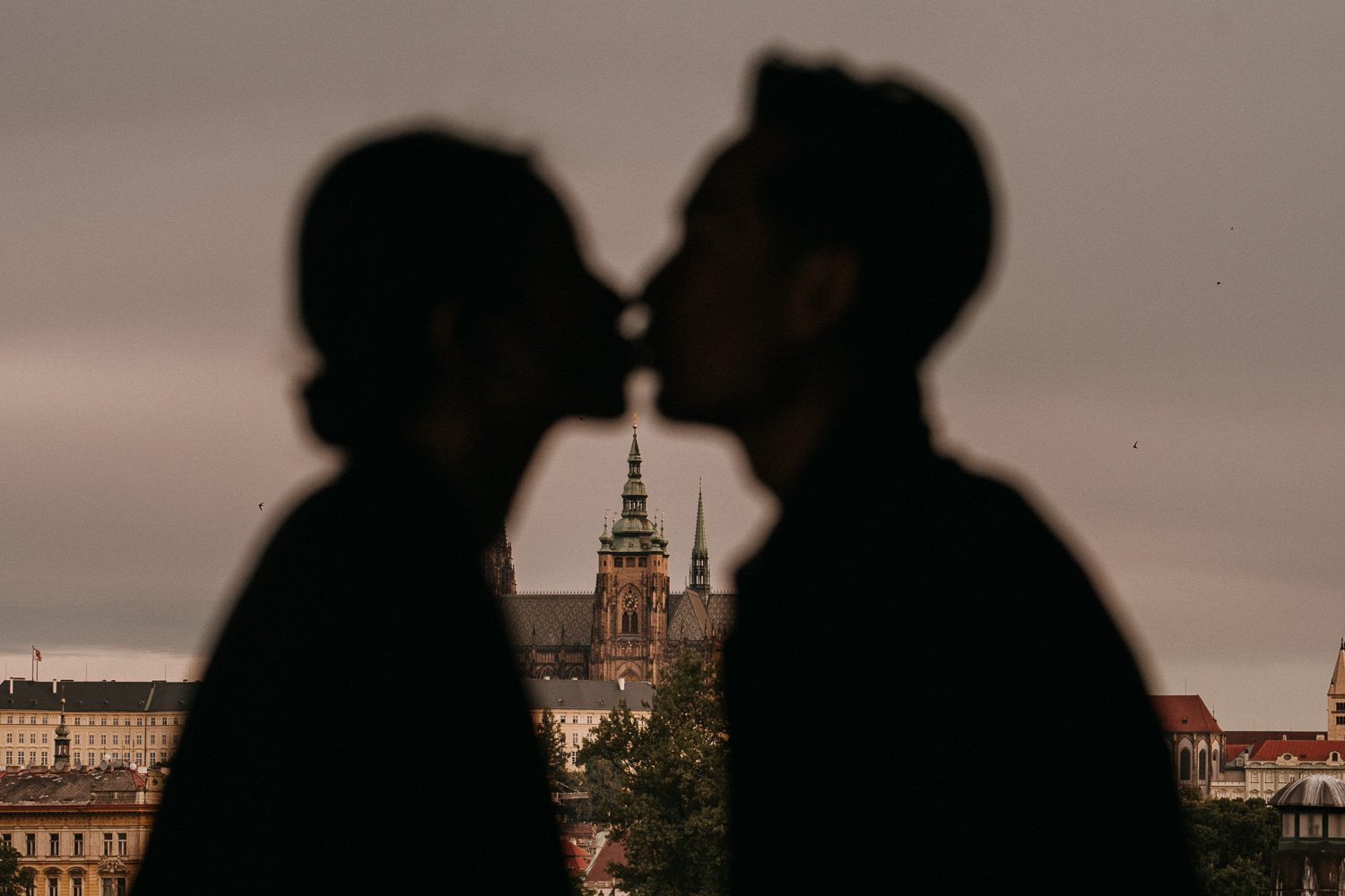 Honeymoon photoshoot, prewedding photoshoot, Avvagraphy, couple photosession prague, photographe rin prague