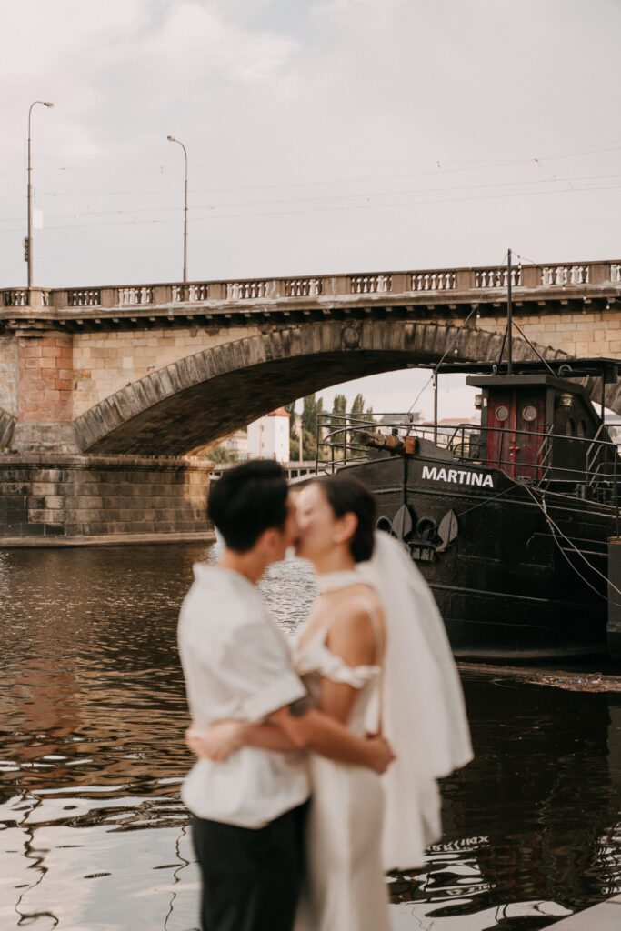 Honeymoon photoshoot, prewedding photoshoot, Avvagraphy, couple photosession prague, photographe rin prague