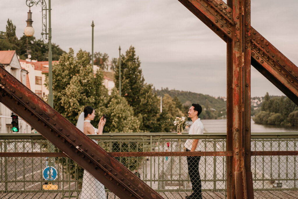 Honeymoon photoshoot, prewedding photoshoot, Avvagraphy, couple photosession prague, photographe rin prague