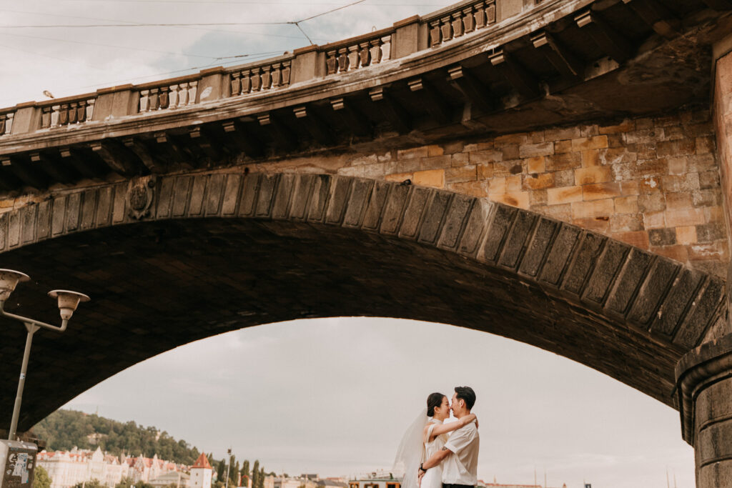 Honeymoon photoshoot, prewedding photoshoot, Avvagraphy, couple photosession prague, photographe rin prague