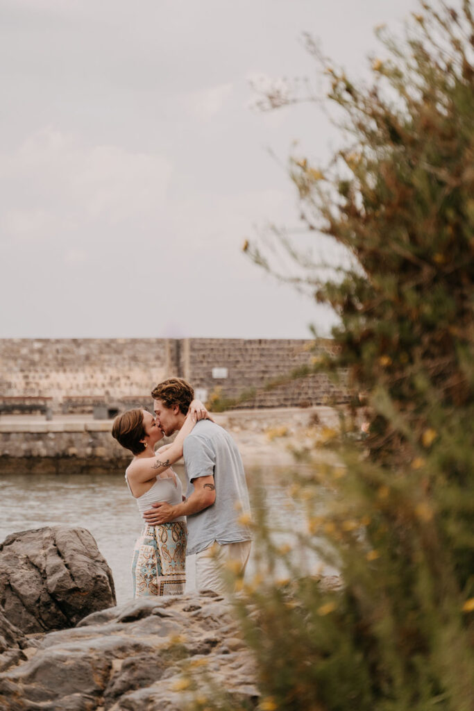 cefalu couple photoshoot, prewedding photographer sicily, honeymoon photographer sicily, engagement photoshoot sicily, beach couple photo ideas