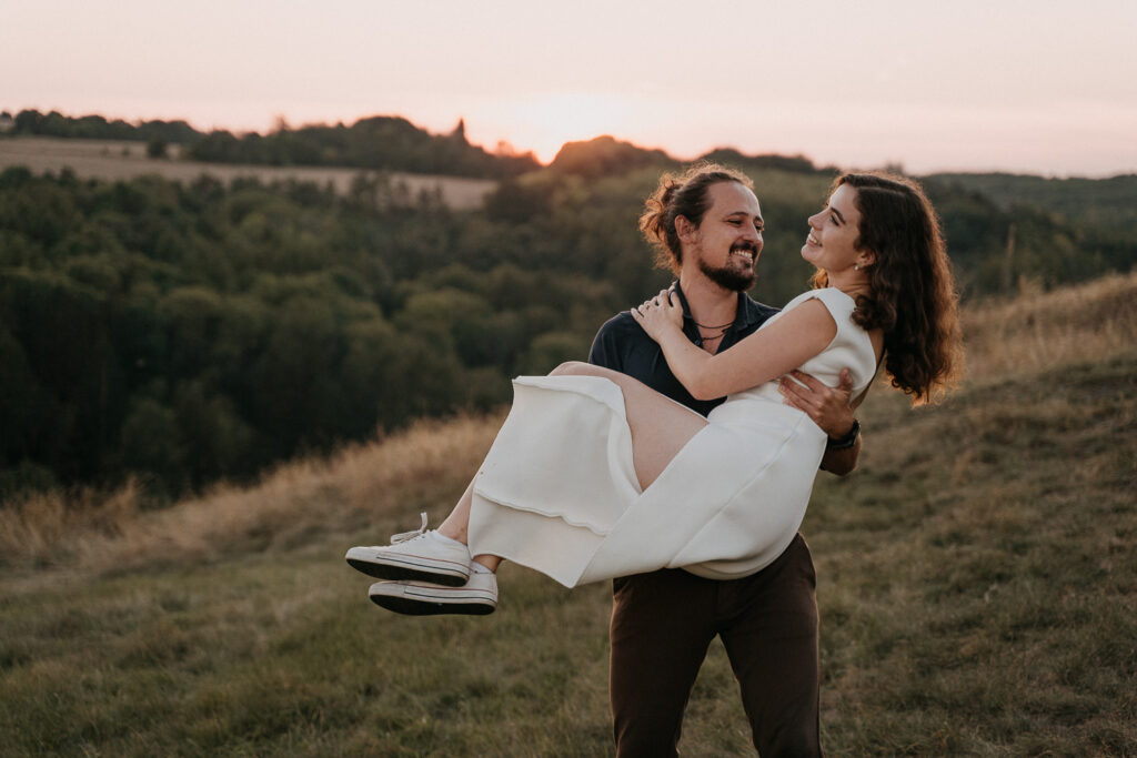 couple photoshoot in sarka, prewedding photoshoot prague, prague photographer