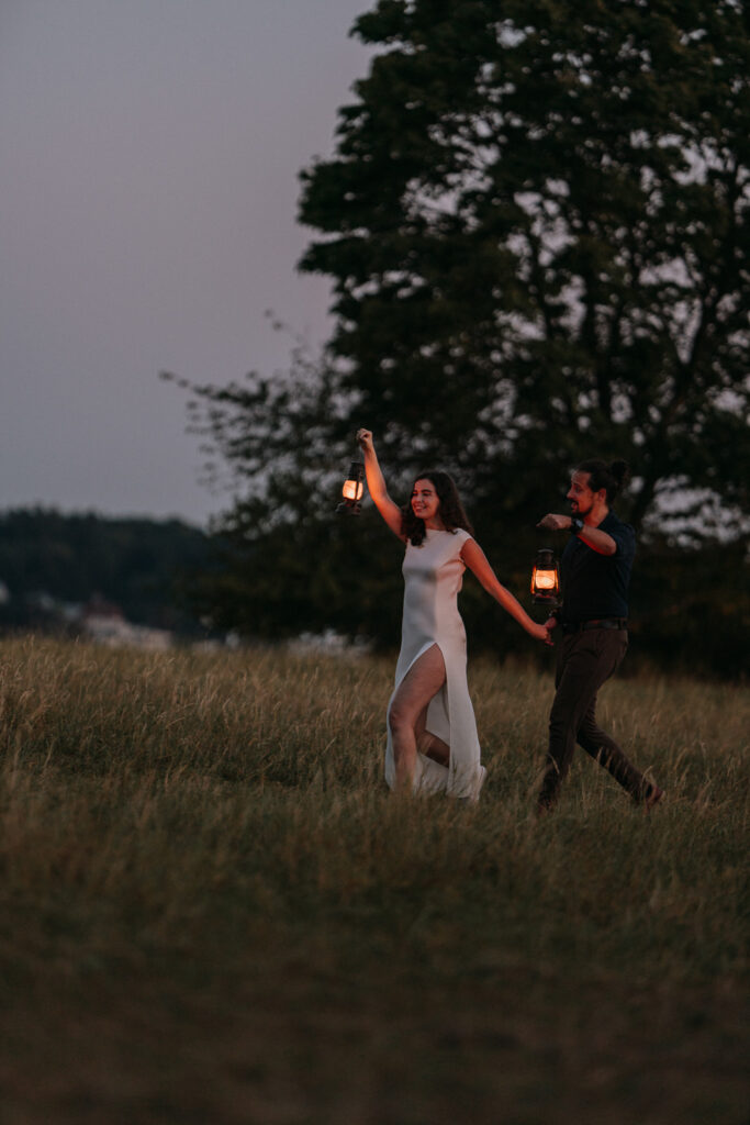 couple photoshoot in sarka, prewedding photoshoot prague, prague photographer