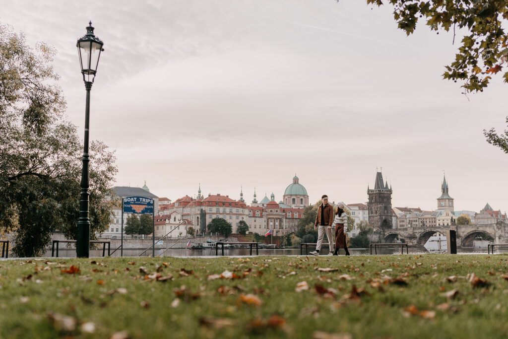 Couple photoshoot in Prague, vacation photoshoot, couple posing ideas, prague photographer, engagement photoshoot prague, avvagraphy