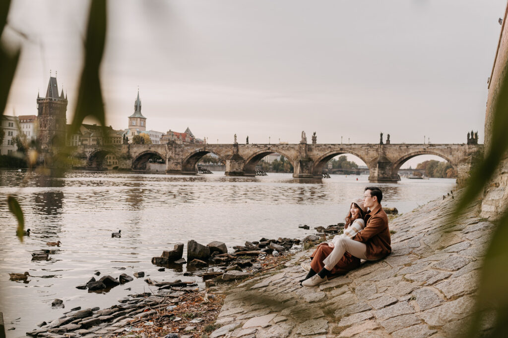 Couple photoshoot in Prague, vacation photoshoot, couple posing ideas, prague photographer, engagement photoshoot prague, avvagraphy