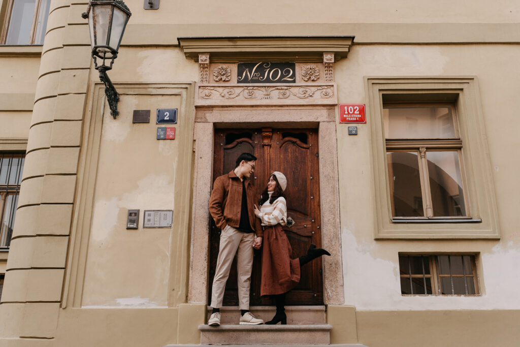 Couple photoshoot in Prague, vacation photoshoot, couple posing ideas, prague photographer, engagement photoshoot prague, avvagraphy