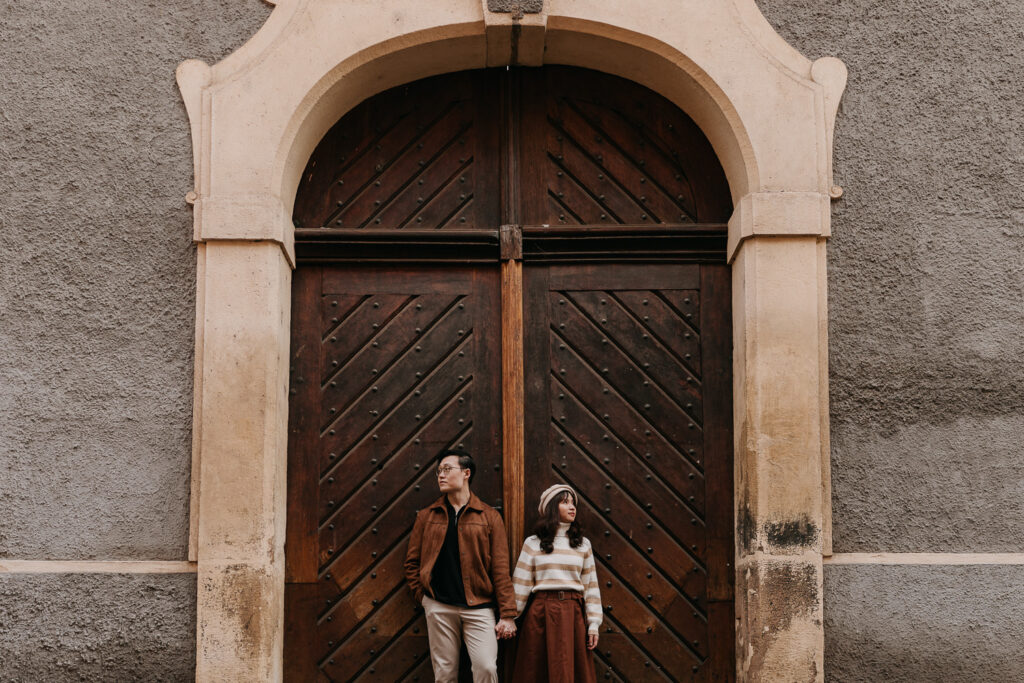 Couple photoshoot in Prague, vacation photoshoot, couple posing ideas, prague photographer, engagement photoshoot prague, avvagraphy