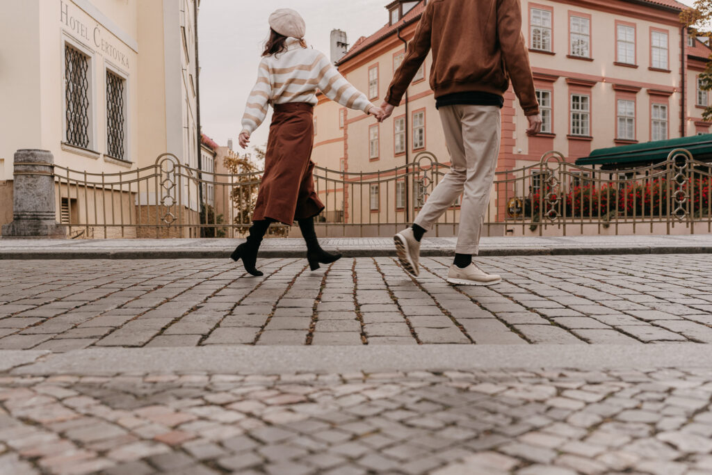 Couple photoshoot in Prague, vacation photoshoot, couple posing ideas, prague photographer, engagement photoshoot prague, avvagraphy