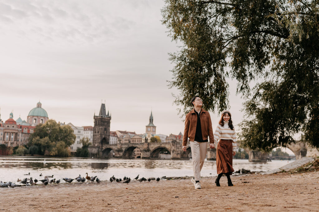 Couple photoshoot in Prague, vacation photoshoot, couple posing ideas, prague photographer, engagement photoshoot prague, avvagraphy