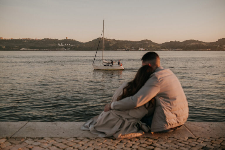Ana & Miguel: Sunset Couple photoshoot in Lisbon, Portugal