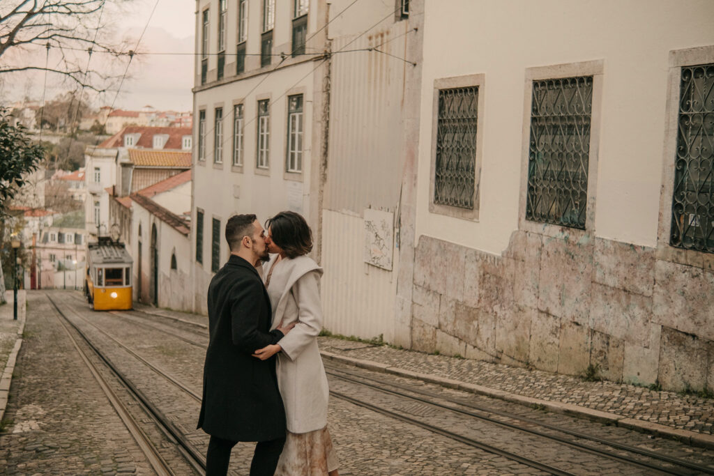 Couple photoshoot in Lisbon, Lisbon photographer, portugal photographer, elopement portugal, engagement lisbon