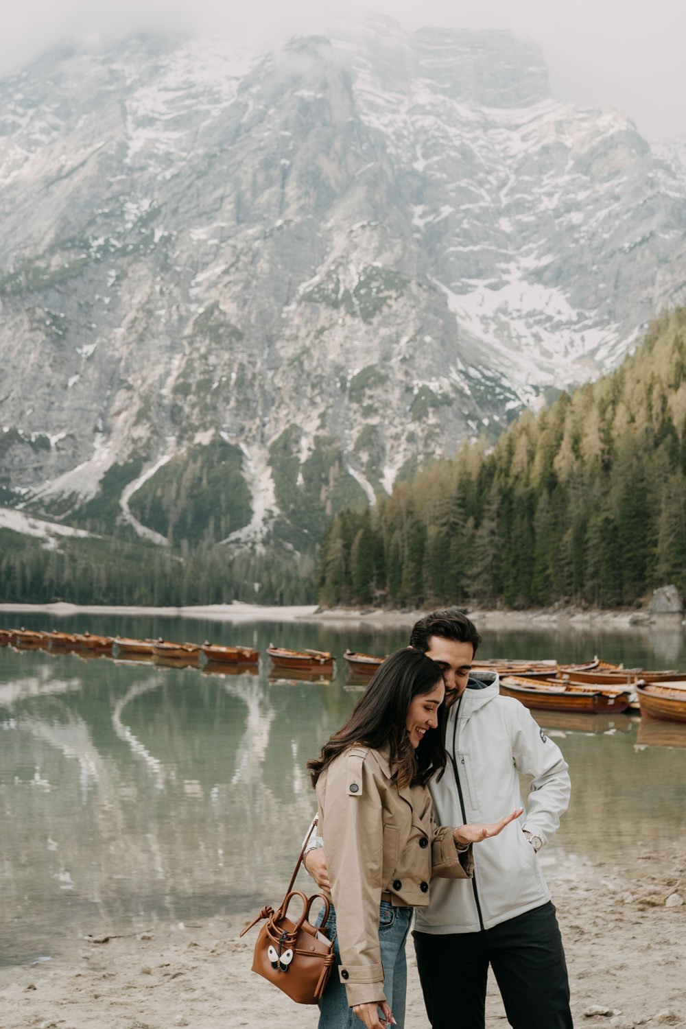 Surprise proposal in dolomites, engagement photoshoot in dolomites, photographer dolomites, elopement in dolomites, lago di braies