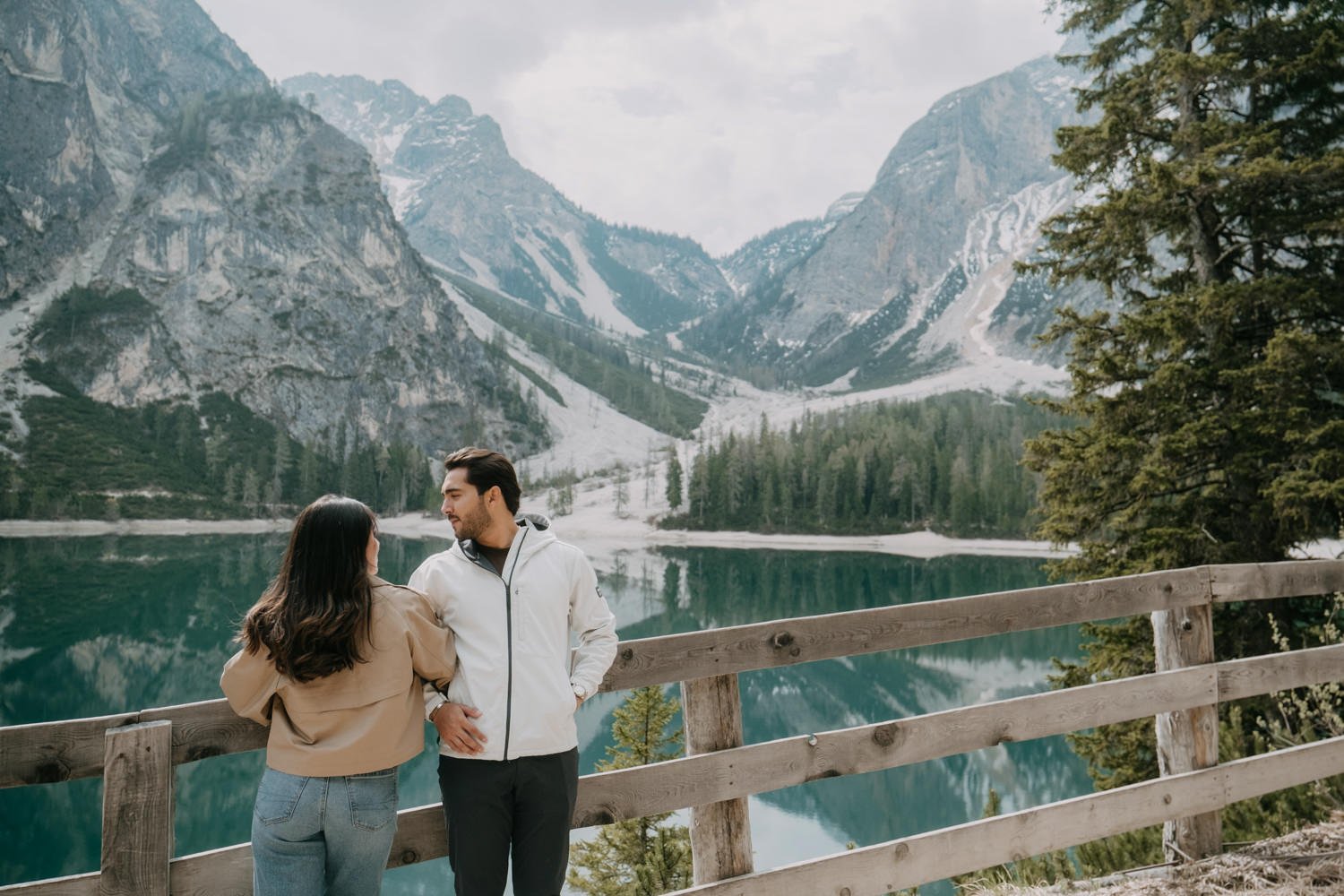 Surprise proposal in dolomites, engagement photoshoot in dolomites, photographer dolomites, elopement in dolomites, lago di braies