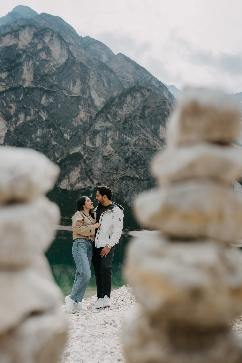 Surprise proposal in dolomites, engagement photoshoot in dolomites, photographer dolomites, elopement in dolomites, lago di braies