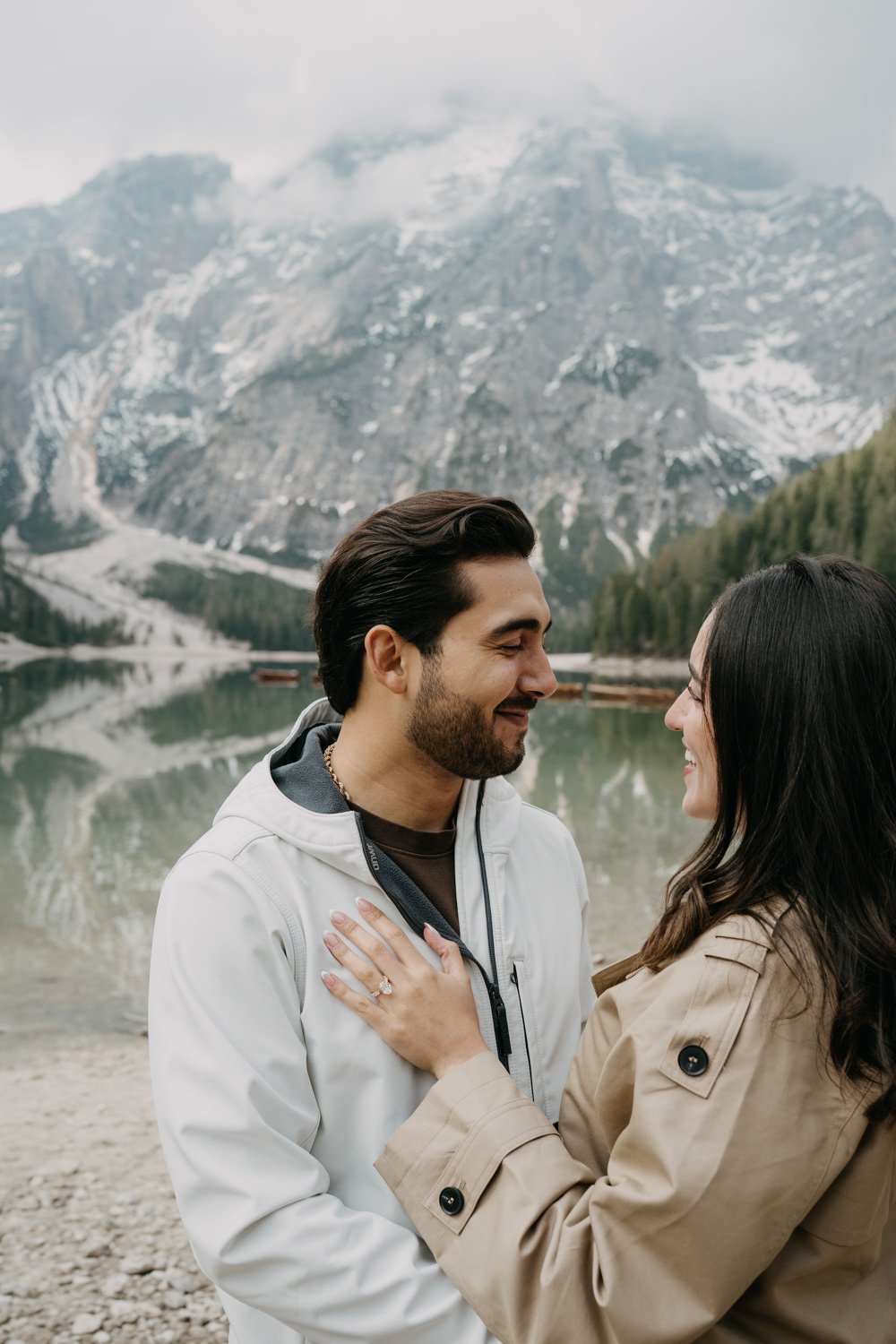 Surprise proposal in dolomites, engagement photoshoot in dolomites, photographer dolomites, elopement in dolomites, lago di braies