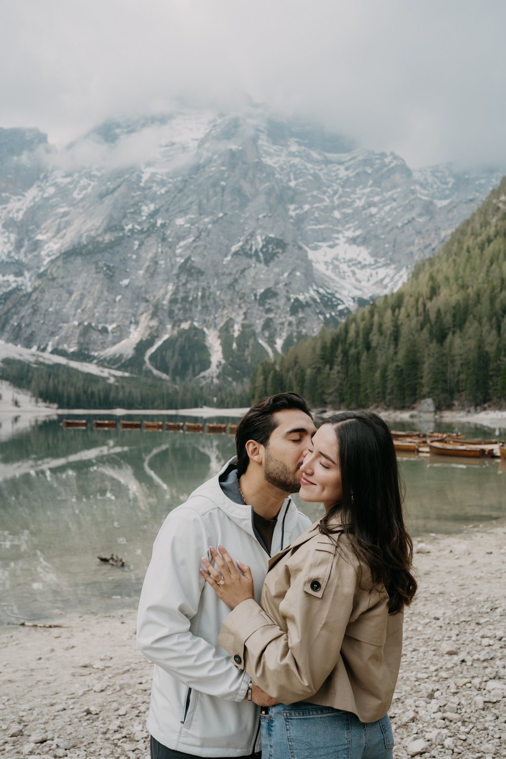 Surprise proposal in dolomites, engagement photoshoot in dolomites, photographer dolomites, elopement in dolomites, lago di braies