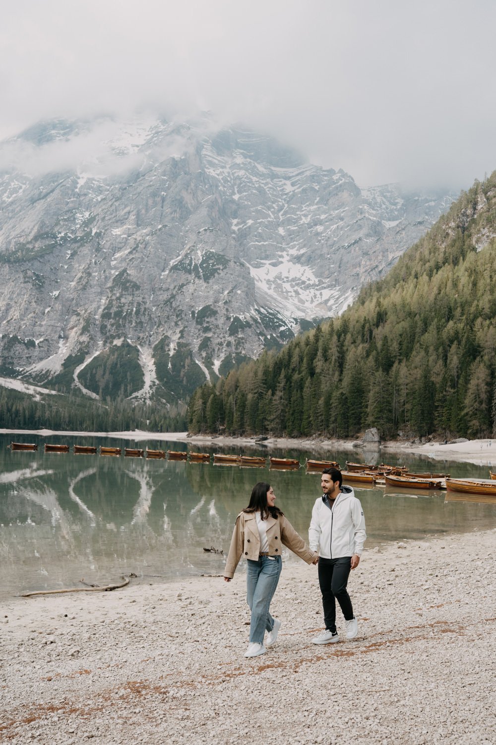 Surprise proposal in dolomites, engagement photoshoot in dolomites, photographer dolomites, elopement in dolomites, lago di braies