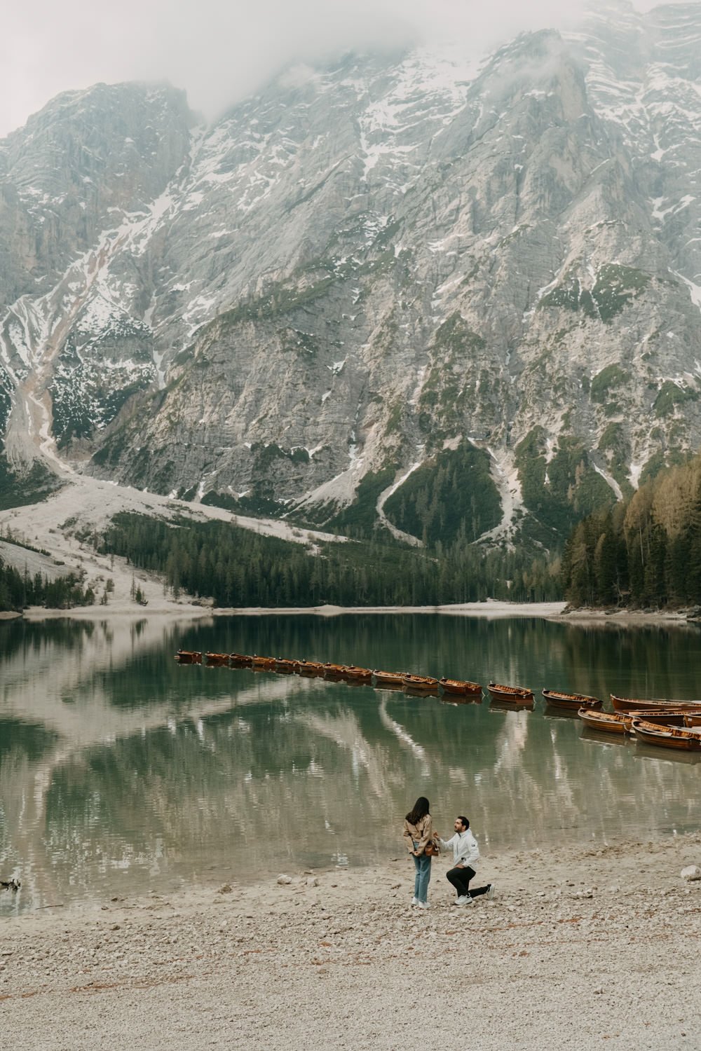 Surprise proposal in dolomites, engagement photoshoot in dolomites, photographer dolomites, elopement in dolomites, lago di braies