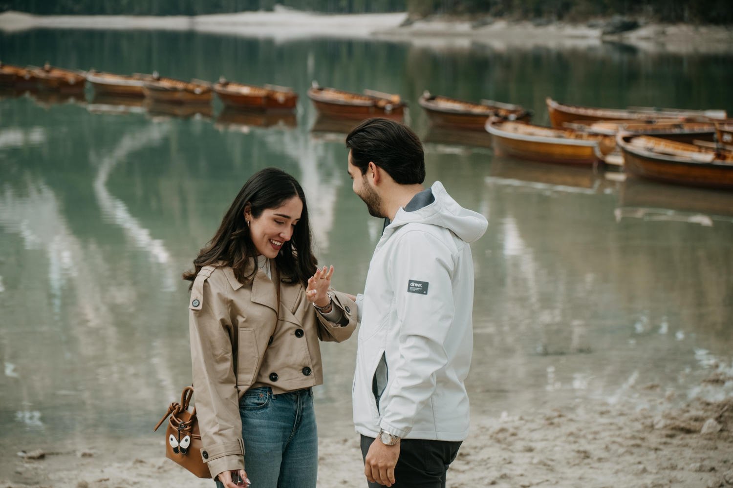 Surprise proposal in dolomites, engagement photoshoot in dolomites, photographer dolomites, elopement in dolomites, lago di braies