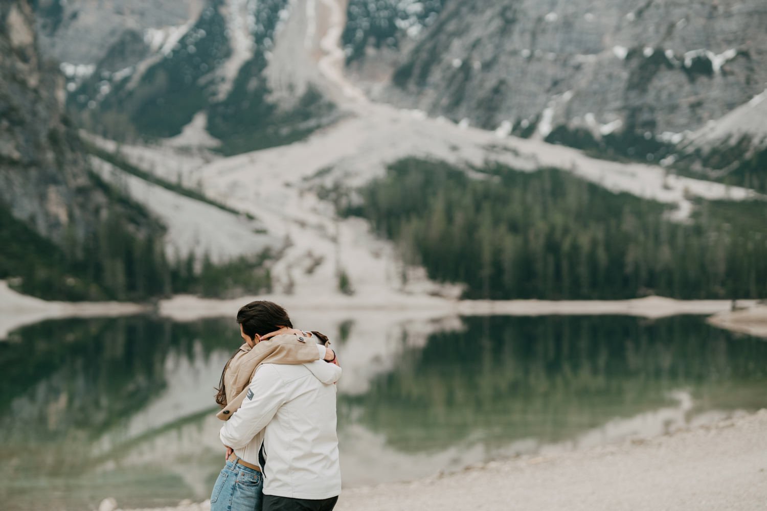 Surprise proposal in dolomites, engagement photoshoot in dolomites, photographer dolomites, elopement in dolomites, lago di braies