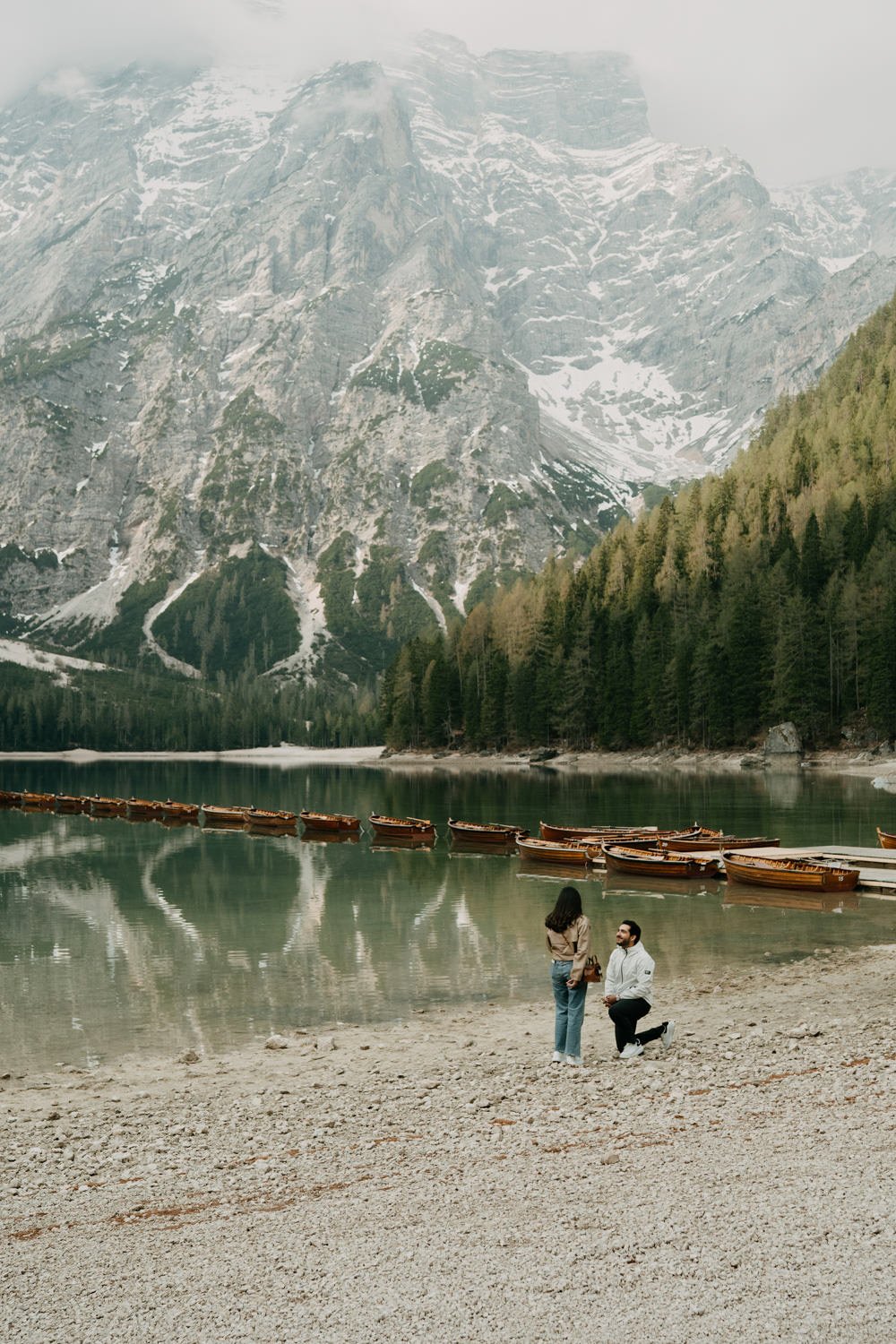 Surprise proposal in dolomites, engagement photoshoot in dolomites, photographer dolomites, elopement in dolomites, lago di braies