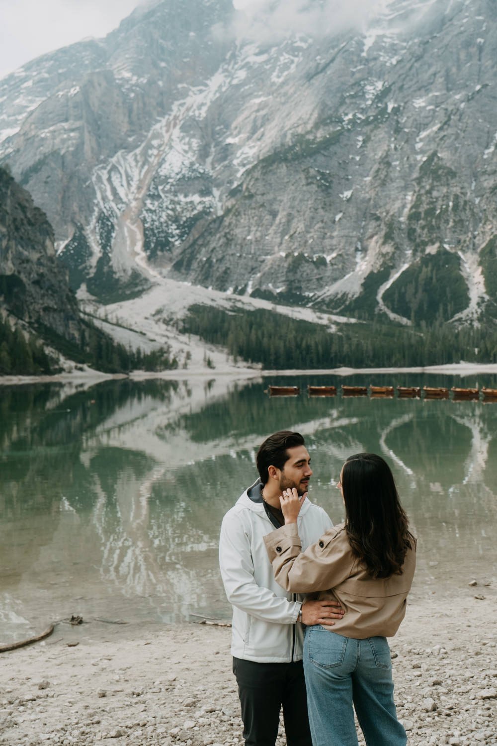 Surprise proposal in dolomites, engagement photoshoot in dolomites, photographer dolomites, elopement in dolomites, lago di braies