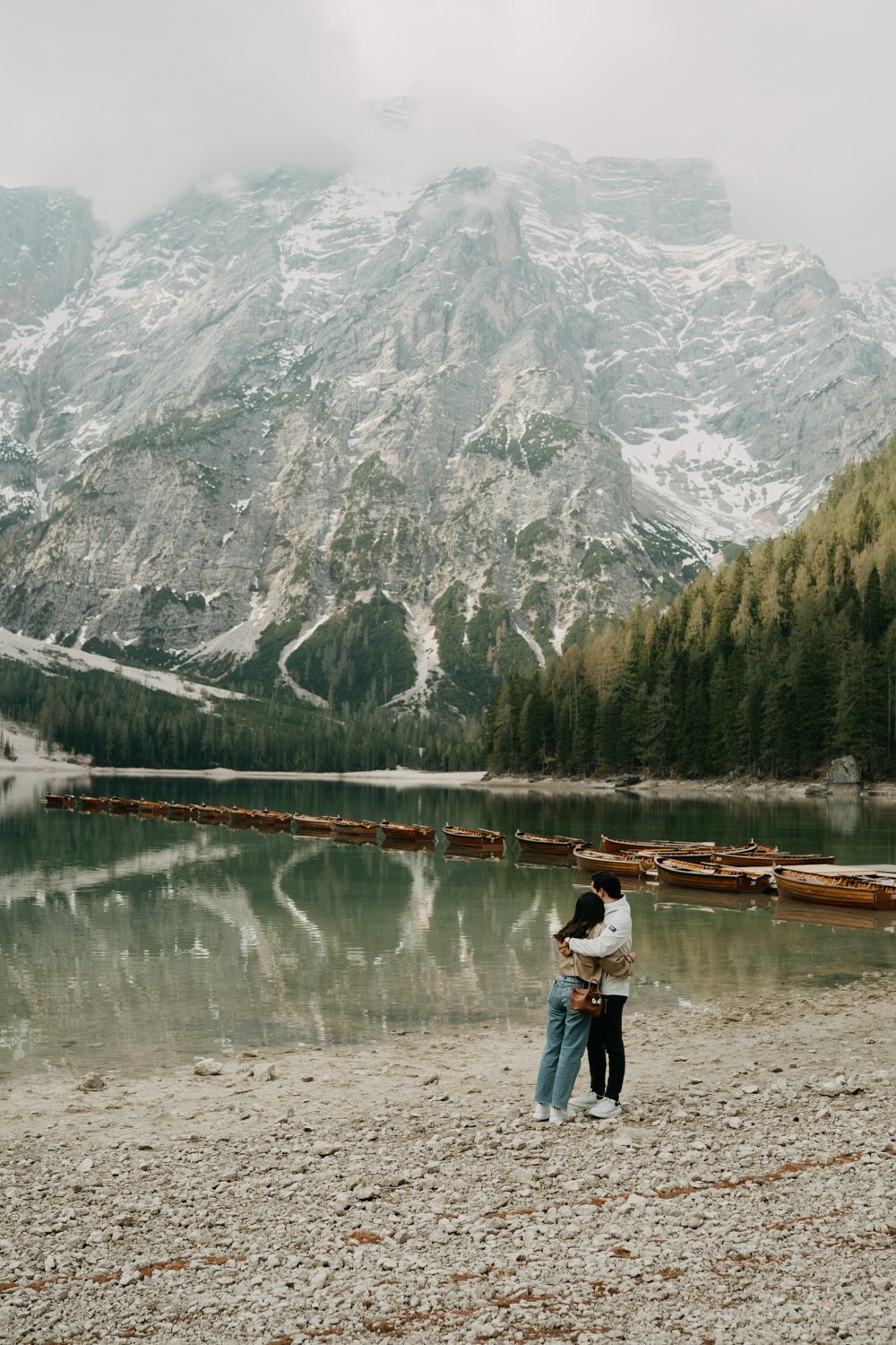 Surprise proposal in dolomites, engagement photoshoot in dolomites, photographer dolomites, elopement in dolomites, lago di braies