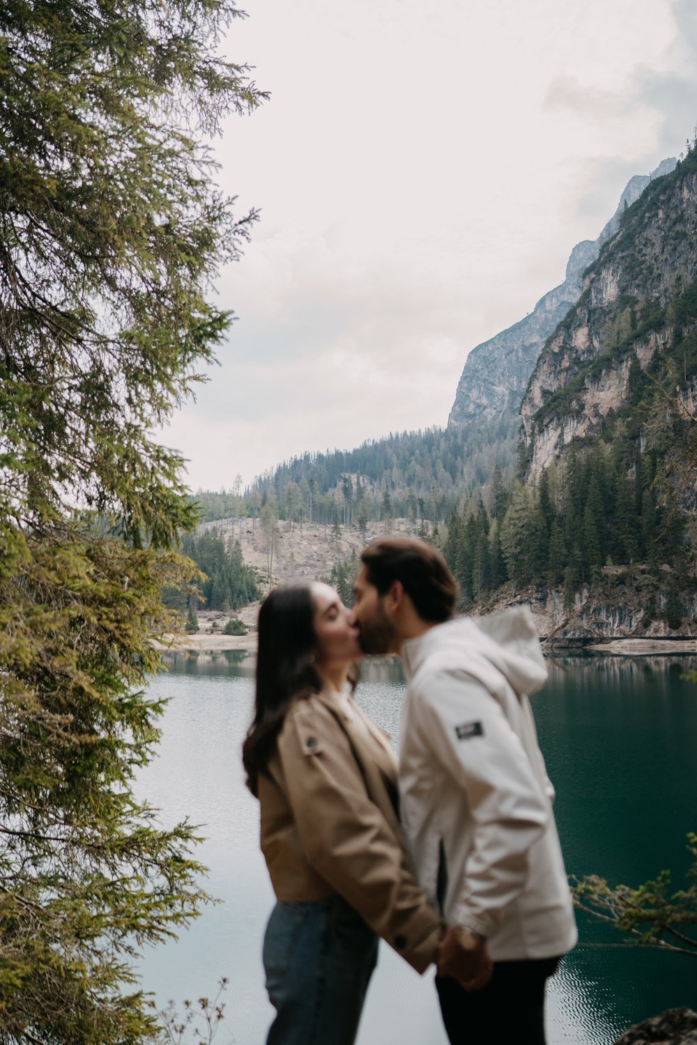 Surprise proposal in dolomites, engagement photoshoot in dolomites, photographer dolomites, elopement in dolomites, lago di braies
