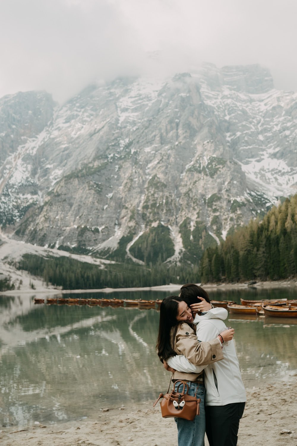 Surprise proposal in dolomites, engagement photoshoot in dolomites, photographer dolomites, elopement in dolomites, lago di braies
