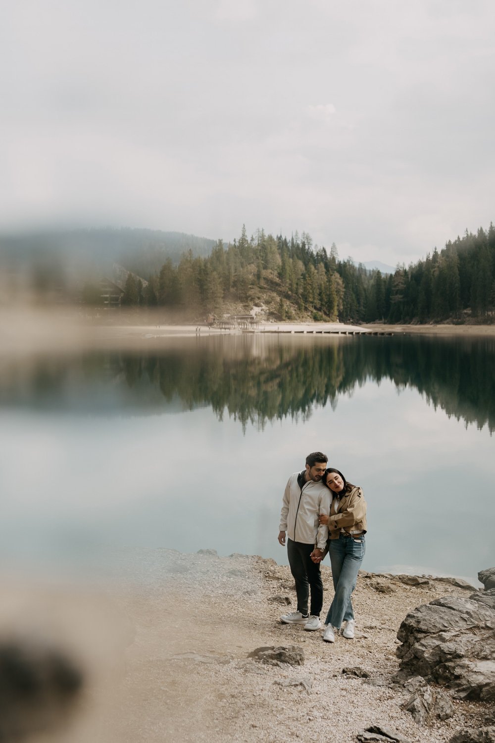 Surprise proposal in dolomites, engagement photoshoot in dolomites, photographer dolomites, elopement in dolomites, lago di braies