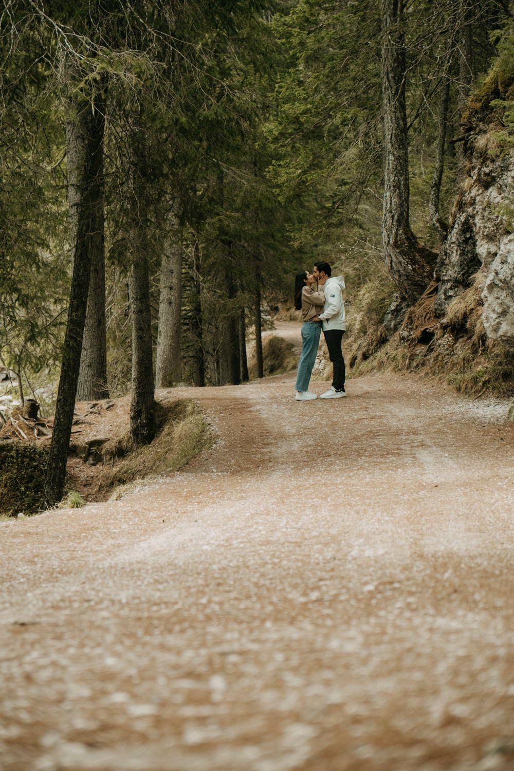 Surprise proposal in dolomites, engagement photoshoot in dolomites, photographer dolomites, elopement in dolomites, lago di braies