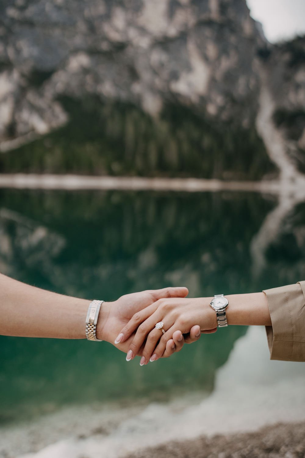 Surprise proposal in dolomites, engagement photoshoot in dolomites, photographer dolomites, elopement in dolomites, lago di braies