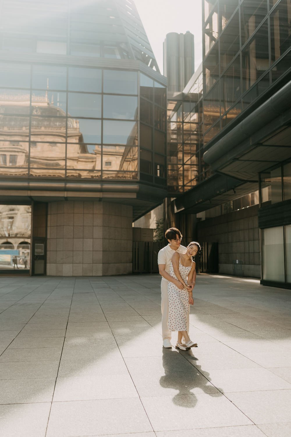 prague photographer, couple photosession at national theatre, best photographer in Prague, photoshoot at naplavka