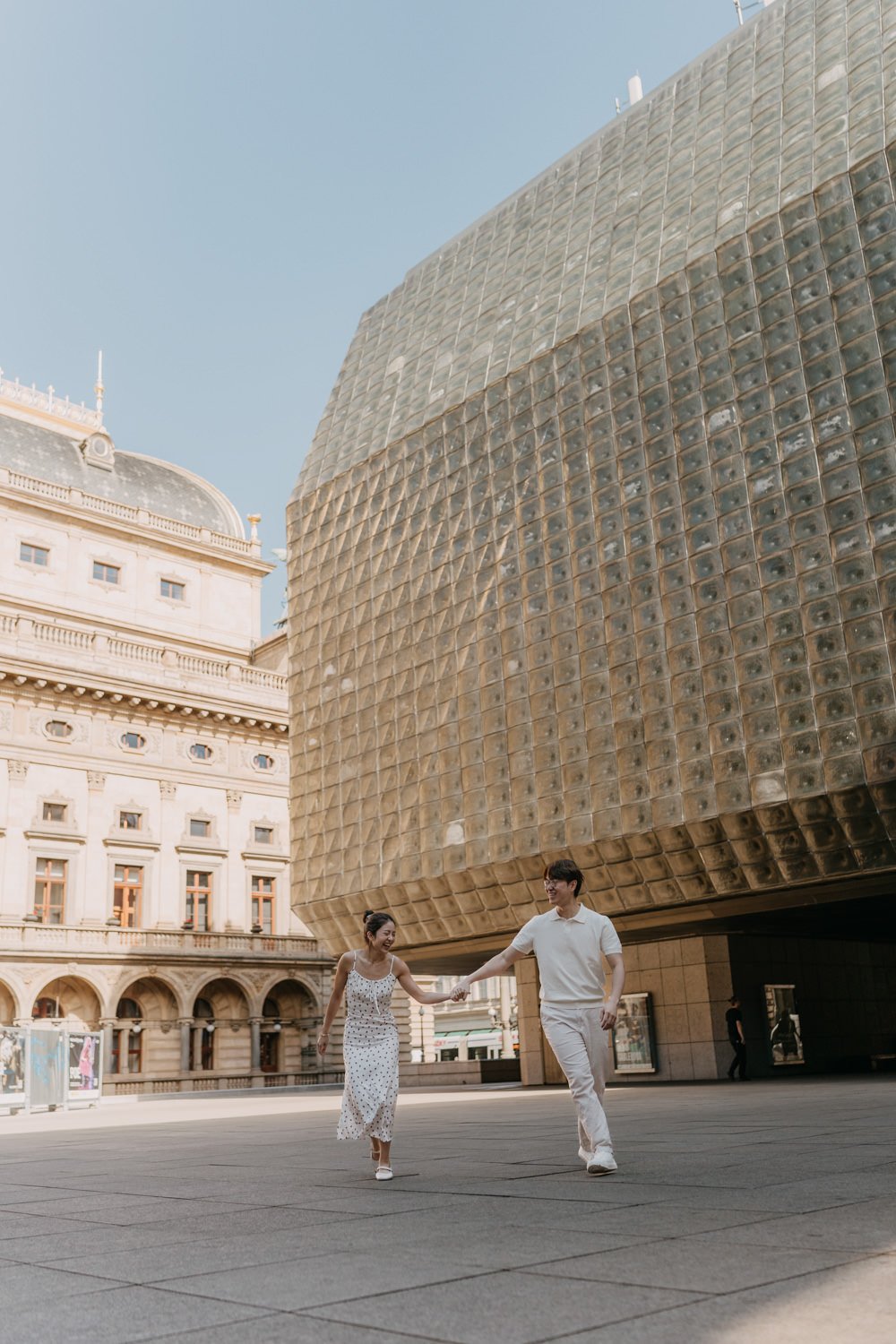 prague photographer, couple photosession at national theatre, best photographer in Prague, photoshoot at naplavka