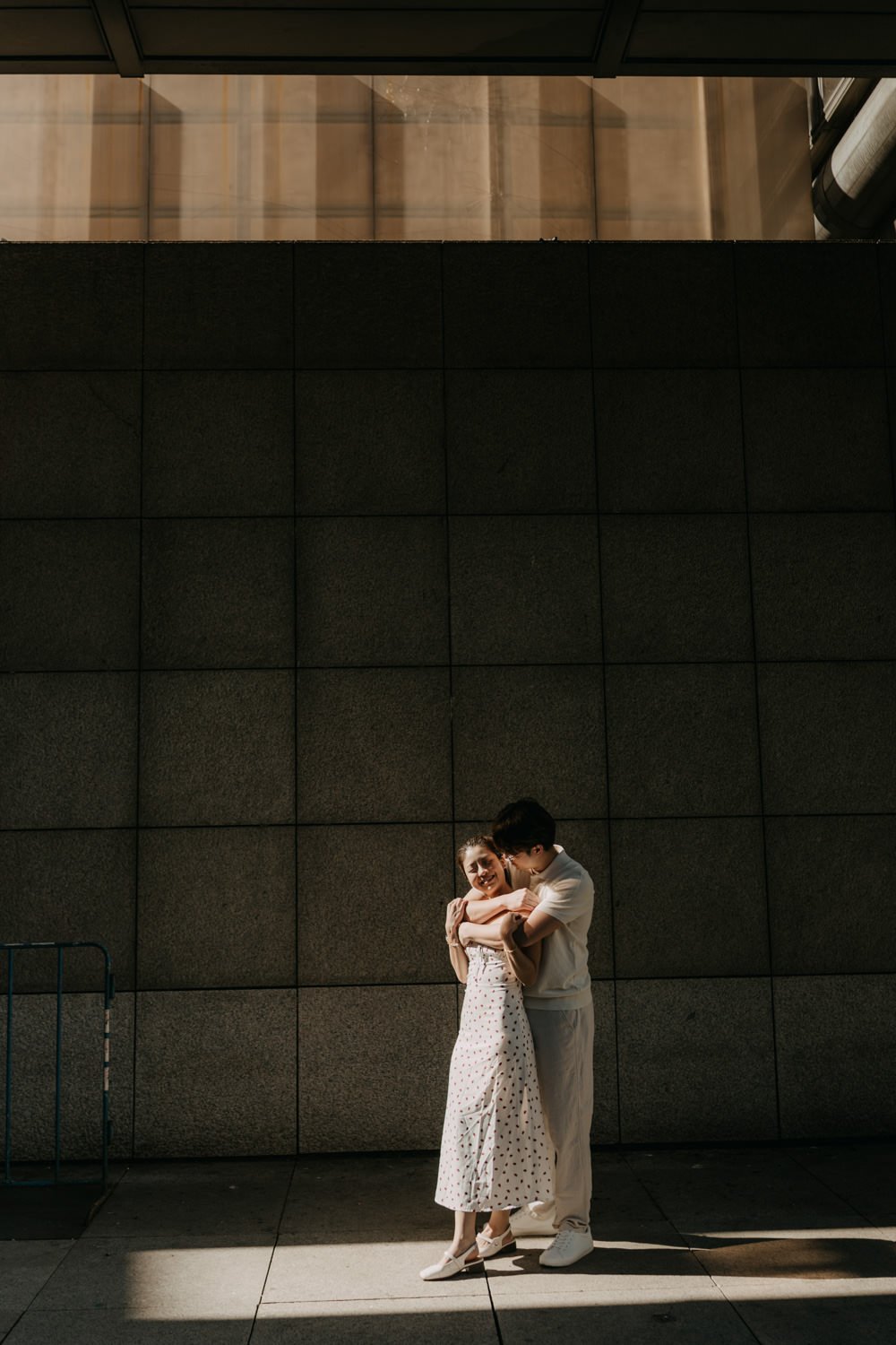 prague photographer, couple photosession at national theatre, best photographer in Prague, photoshoot at naplavka