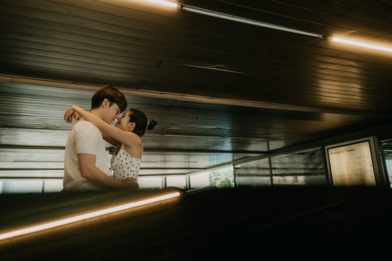 prague photographer, couple photosession at national theatre, best photographer in Prague, photoshoot at naplavka