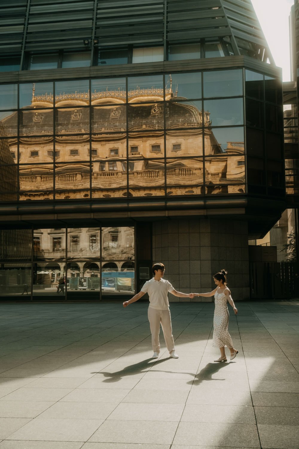 prague photographer, couple photosession at national theatre, best photographer in Prague, photoshoot at naplavka